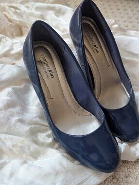 comfort plus by Predictions Navy Patent Round Toe Heels